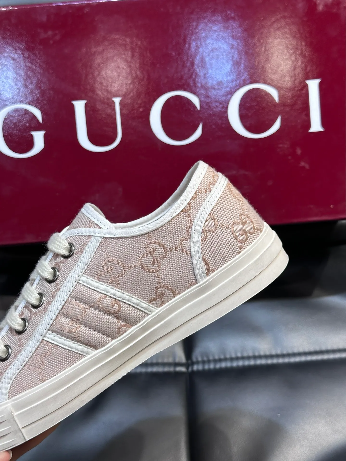 Men's shoes 💰p360 "GUUC*" Couple model 👫GG printed canvas sneakers, this sneaker is from the Gucci Lido series, and its design is inspired by the summer style and beach clubs of the Italian coast. The early autumn series reinterprets the brand's classic design elements and exquisite patterns from a modern perspective. These low-top sneakers are crafted from the brand's original fabric, the classic GG printed canvas, with a slightly distressed effect around the rubber sole. The GG pattern and logo are cleverly integrated into the sole, and the toe is embellished with an embossed Gucci logo. The towel insoles are decorated with brand logo leather labels, are light, comfortable and breathable for the feet, and come with a full set of original packaging! Size: Female 35-40 Male 38-45 (46 customized)